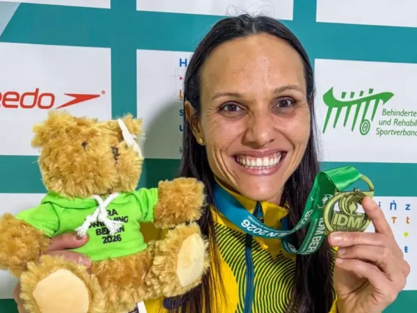Carol Santiago - quatro ouros no Campeonato INternacional de natação de Berlim 2026