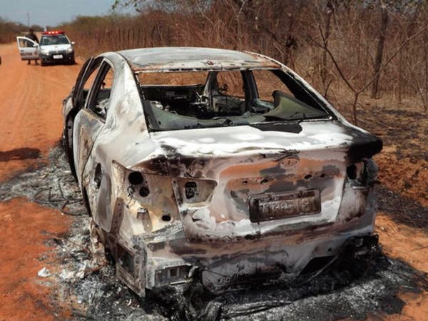 Veículo do agente foi encontrado completamente queimado (Arquivo)  — Foto: Marcelino Neto