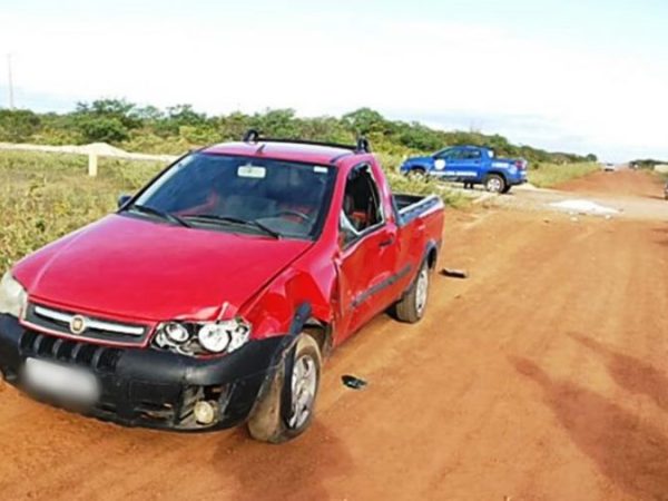 Carro foi abandonado após acidente - Foto: Guarda Municipal de Guamaré