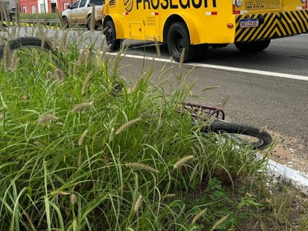 Ciclista morreu após ser atropelado por carro-forte no RN — Foto: Iara Nóbrega/Inter TV Cabugi