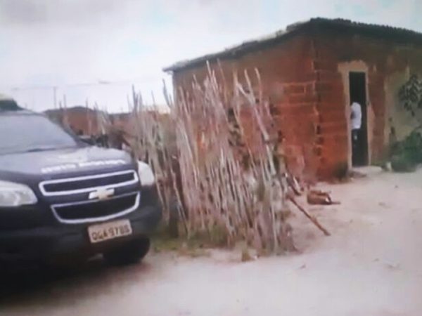 Imagem mostra uma das duas casas cercadas pelos criminosos (Foto: Reprodução/Inter TV Cabugi)