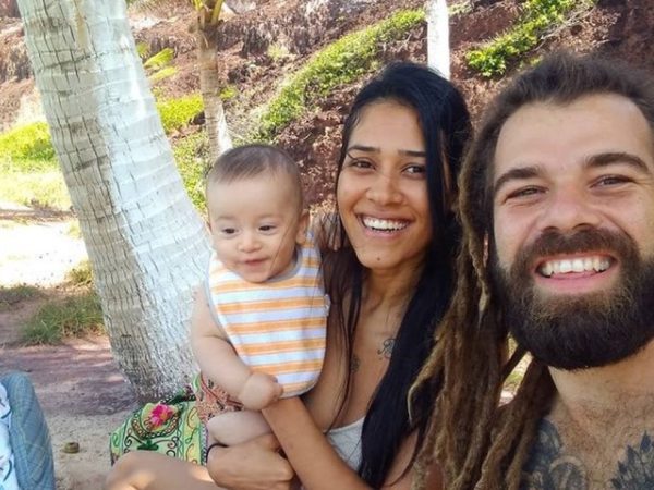 Stella Souza, de 33 anos, Hugo Pereira, de 32, e o filho deles, Sol, de 7 meses, morreram após desabamento de falésia em Pipa — Foto: Arquivo pessoal