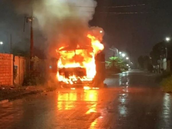 Porto Velho (RO), 14/01/2025 - Ataque a ônibus durante conflito entre polícia militar e o PCC. Foto: PMRO/Divulgação