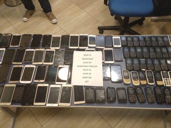 Divulgação da Secretaria Estadual de Administração Penitenciária sobre apreensão de mais de 100 celulares em presídio de Campos.