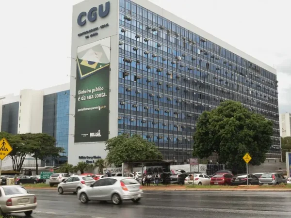 De acordo com a lei, é da competência da Controladoria-Geral da União (CGU) a apuração, o processo e o julgamento dos atos ilícitos