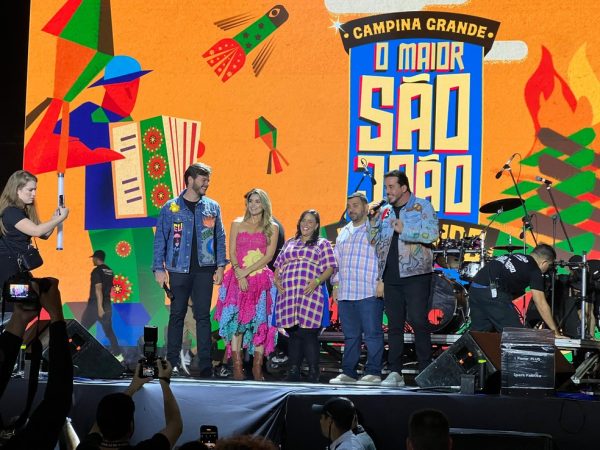 Chá revelação no palco do São João 2025 de Campina Grande — Foto: Erickson Nogueira/g1
