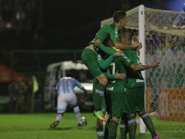Chapecoense marcou dois gols no primeiro tempo para derrotar o Avaí (foto: Renato Padilha/Mafalda Press)