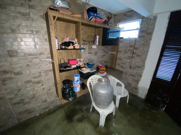 Lagoa de captação transborda e água invade casas na Zona Oeste de Natal — Foto: Pedro Trindade/Inter TV Cabugi