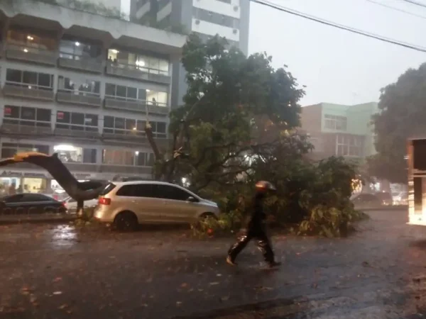 Forte tempestade de 20 minutos surpreende Belo Horizonte. Foto: Corpo de Bombeiros/Divulgação