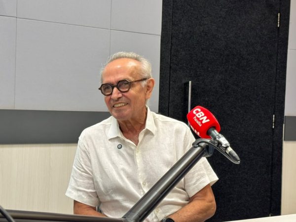 Cícero Lucena (MDB), pré-candidato ao governo da Paraíba nas Eleições 2026, na Sabatina da CBN — Foto: Luana Silva/g1