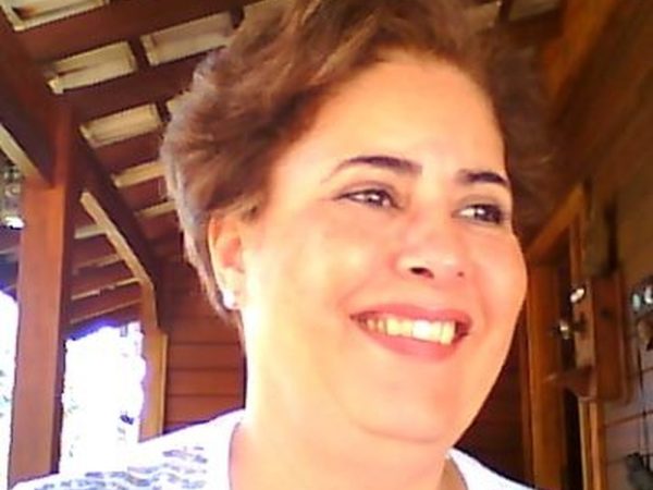 Cleosane Coelho Mascarenhas, a Cleo, foi identificada nesta segunda-feira. Marido e filho estão entre os desaparecidos — Foto: Reprodução