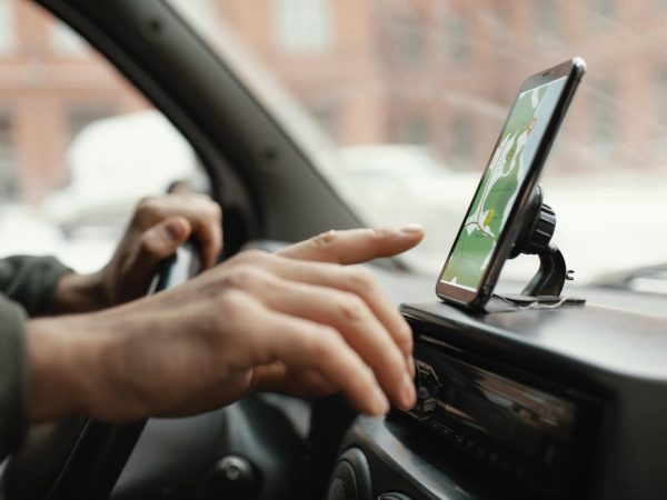 FOTO ILUSTRATIVA: carro e motorista por aplicativo — Foto: Freepik