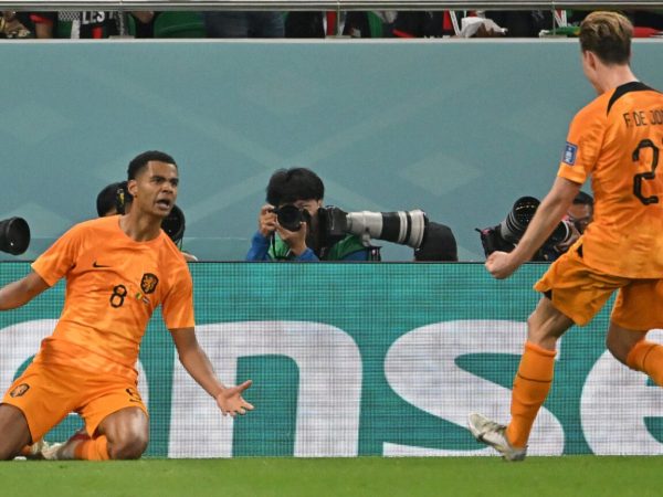 Em jogo bastante disputado na parte física e com poucas chances, a Holanda levou a melhor e conseguiu vencer por 2 a 0. — Foto: Reprodução
