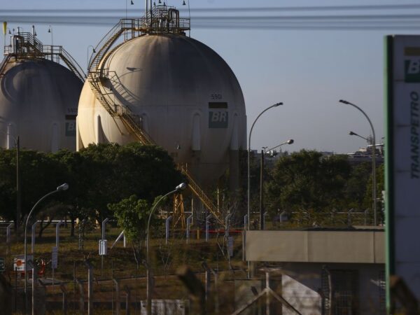 Reservatórios de combustíveis da transpetro, em Brasília.