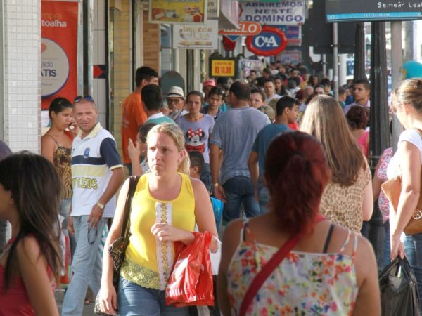 Comércio na Rua Maciel Pinheiro, em Campina Grande — Foto: Junot Lacet Filho/Jornal da Paraíba
