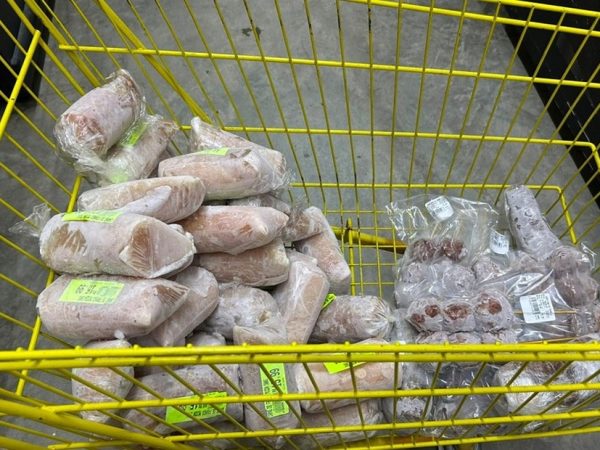 comida Cinco supermercados são autuados por vender alimentos vencidos e estragados, no Sertão da Paraíba — Foto: Ministério Público da Paraíba