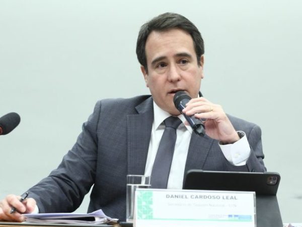 comissao-mista-de-planos-orcamentos-publicos-e-fiscalizacao-21-686×467 Audiência Pública - Demonstração e avaliação do cumprimento das metas fiscais referentes ao 1° quadrimestre de 2026. Secretário do Tesouro Nacional - Secretaria do Tesouro Nacional - STN, Daniel Leal.