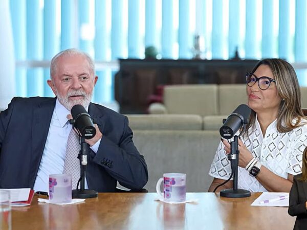 Brasília (DF), 19.12.2023 - Presidente Lula e a Primeira-dama, Janja Lula da Silva, são entrevistados pelo jornalista Marcos Uchoa para o programa Conversa com o Presidente, no Palácio do Alvorada. Imagem: Canal Gov
