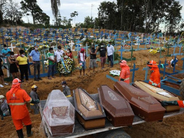 Foram 189 mortes a mais em comparação com o sábado (25). — Foto: © Reprodução/TV Globo
