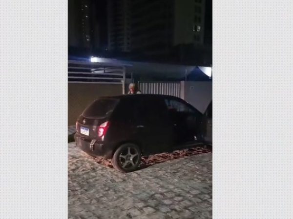 Quatro corpos são encontrados dentro de carro roubado, em João Pessoa — Foto: Reprodução/TV Cabo Branco
