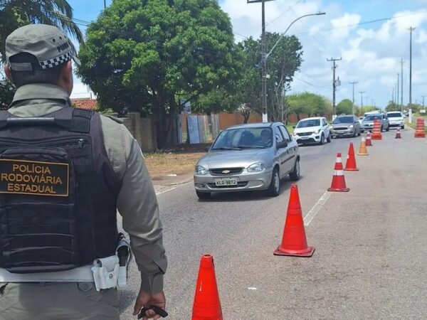 Fiscalização da Polícia Rodoviária Estadual no litoral Sul potiguar — Foto: CPRE/Divulgação