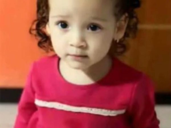 Menina de um 1 e 7 meses morre após se engasgar com uvas — Foto: TV Cabo Branco/Reprodução