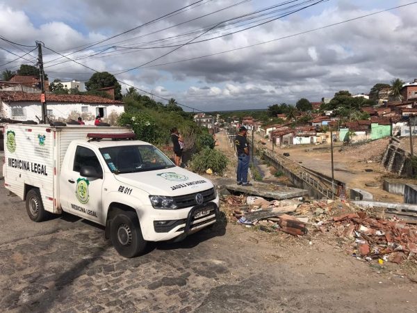 Assassinato aconteceu na madrugada desta sexta-feira (1º) na comunidade Novo Horizonte, em Natal. — Foto: Kleber Teixeira/Inter TV Cabugi