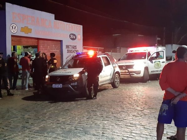 Crime aconteceu em oficina na noite desta segunda-feira (6), no bairro Igapó, zona Norte de Natal — Foto: Sérgio Henrique Santos/Inter TV Cabugi