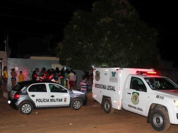 Em Mossoró, um homem morreu e outros dois foram baleados durante festa de batizado de criança (Foto: Marcelino Neto/O Câmera)