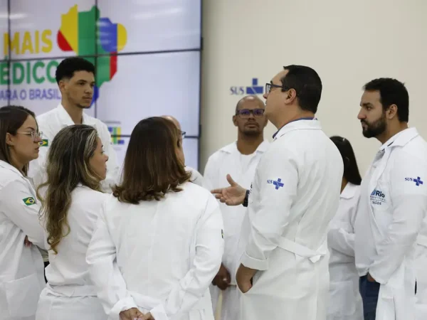 Rio de Janeiro (RJ), 24/04/2025 – Novos médicos do Programa Mais Médicos durante visita no Super Centro Carioca de Saúde, em Benfica. Foto: Fernando Frazão/Agência Brasil