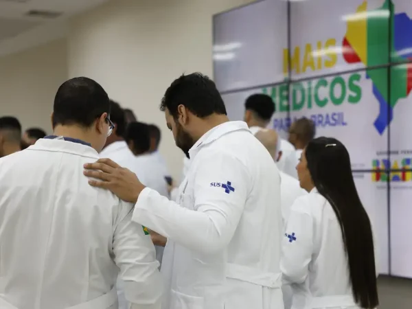 Rio de Janeiro (RJ), 24/04/2025 – Novos médicos do Programa Mais Médicos durante visita no Super Centro Carioca de Saúde, em Benfica. Foto: Fernando Frazão/Agência Brasil