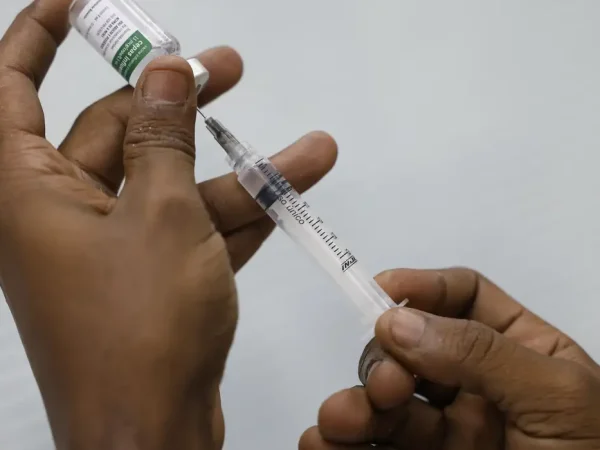 Rio de Janeiro (RJ), 24/04/2025 – Vacinação de pacientes em campanha contra a Influenza (gripe) no Super Centro Carioca de Saúde, em Benfica. Foto: Fernando Frazão/Agência Brasil
