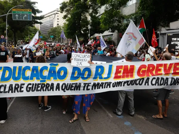 Rio de Janeiro (RJ), 09/04/2026 – Professores e profissionais das redes públicas municipal e estadual de ensino realizam greve com paralisação de 24 horas e protesto. Foto: Fernando Frazão/Agência Brasil