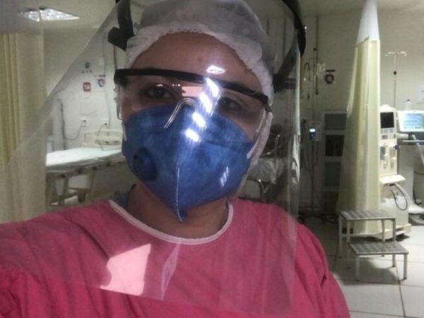 Danielle Neiva, de 38 anos, trabalha em hospitais de Mossoró e Fortaleza — Foto: Cedida