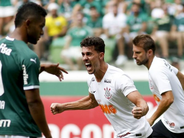 Danilo Avelar abriu o placar no clássico contra o Palmeiras — Foto: Arena Marco Galvão