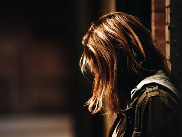 Violência contra a mulher, criança e adolescente. Violência doméstica. Foto: Freepick