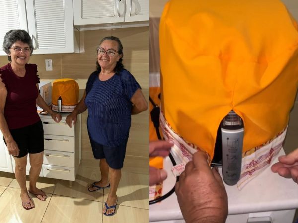 Maria do Socorro e a costureira Telma Gomes com a airfryer no dia da 'prova do look' — Foto: Arquivo da família