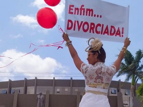 Empresária celebra divórcio em fórum de São Luís e viraliza nas redes sociais — Foto: Amanda Borges