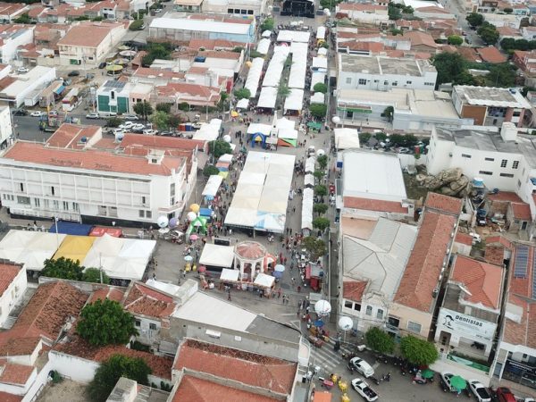 A Feirinha de Sant'Ana será realizada na avenida Coronel José Bezerra, no Centro do município — Foto: Carlos Júnior/DroneK