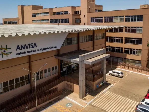 Brasília-DF, 10.11.2023, Fachada do Prédio da Agência de Vigilância Sanitária ANVISA, em Brasília.  Foto: Rafa Neddermeyer/Agência Brasil
