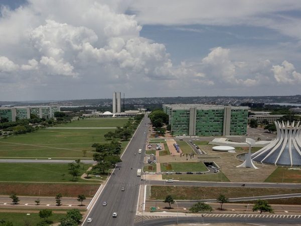 Brasília (DF), 03/11/2023, Catedral Metropolitana Nossa Senhora Aparecida - Catedral de Brasília e a Esplanada dos ministérios.  Foto: Rafa Neddermeyer/Agência Brasil