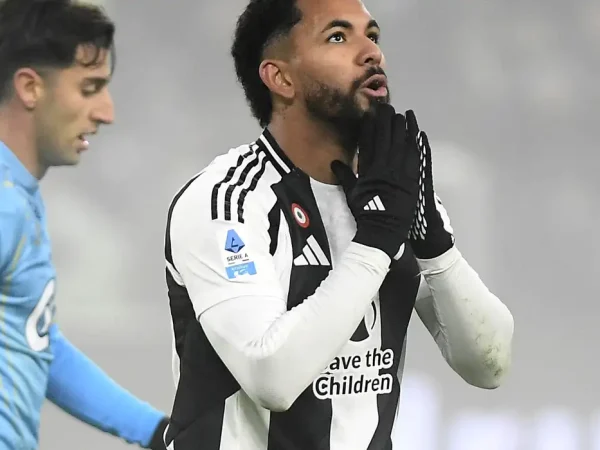 Soccer Football - Serie A - Juventus v Venezia - Allianz Stadium, Turin, Italy - December 14, 2024 Juventus' Douglas Luiz REUTERS/Massimo Pinca
