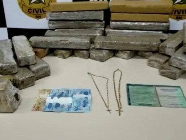Suspeito de tráfico de drogas foi detido no bairro Planalto, com drogas no porta-malas do carro. — Foto: Reprodução