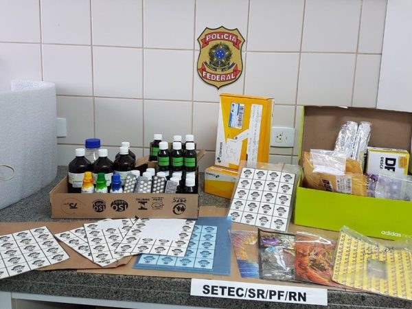 Quadrilha enviava cocaína, LSD, ecstasy, metanfetaminas para vários estados do país (Foto: PF/Divulgação)