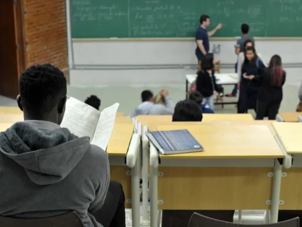 UnB foi a primeira universidade federal a adotar sistema de cotas raciais


UnB reserva vagas para negros desde o vestibular de 2004


Percentual de negros com diploma cresceu quase quatro vezes desde 2000, segundo IBGE