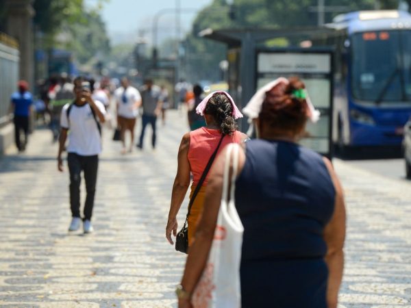 Rio de Janeiro (RJ), 14/11/2023 – População enfrenta forte onda de calor no Rio de Janeiro. Foto: Tomaz Silva/Agência Brasil