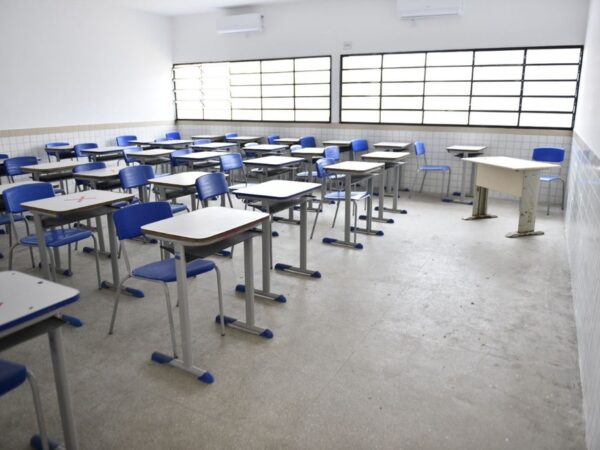 Sala de aula escola pública do RN Escola Estadual Duque de Caxias Rio Grande do Norte do Norte cadeiras Macau RN — Foto: Elisa Elsie/Governo do RN