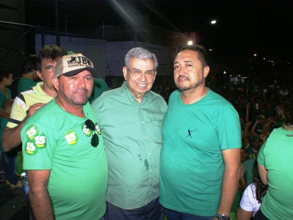 Senador Garibaldi Alves Filho, no comício do candidato a prefeito Nenem Borges