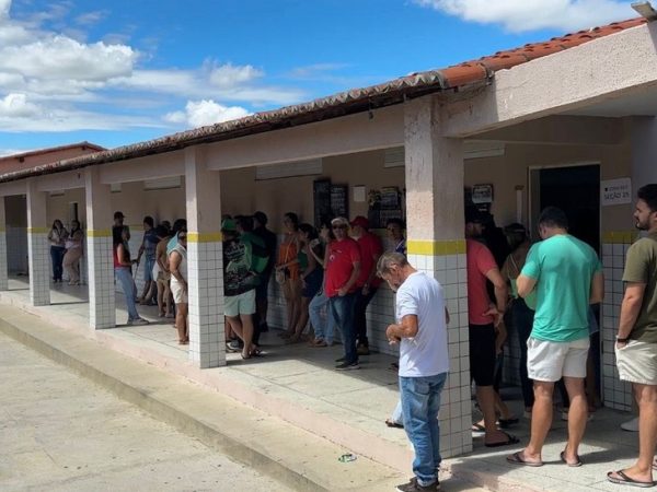 Eleitores em local de votação de Ouro Branco, RN — Foto: Cardoso Silva/Inter TV Costa Branca