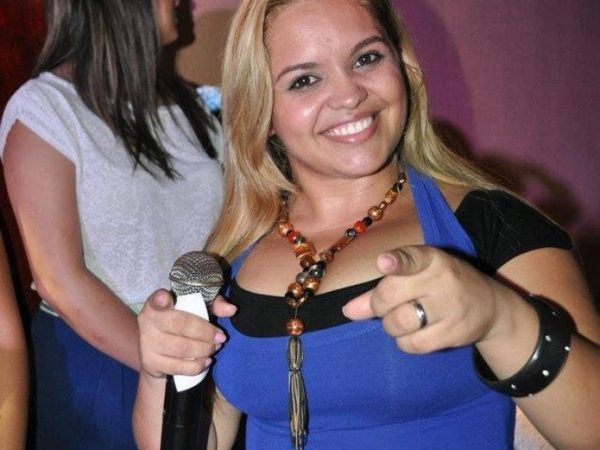 Ex-cantora Eliane Castro integrou as bandas de forró Amor Real, Pé de Ouro e Xodó de Amor — Foto: Arquivo pessoal
